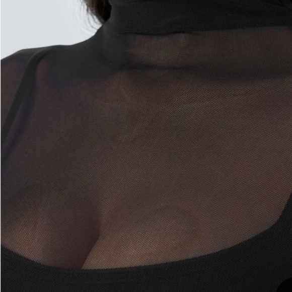 Halara Black Sheer Long Sleeve Crop Top NWT Size Xsmall - Picture 3 of 6